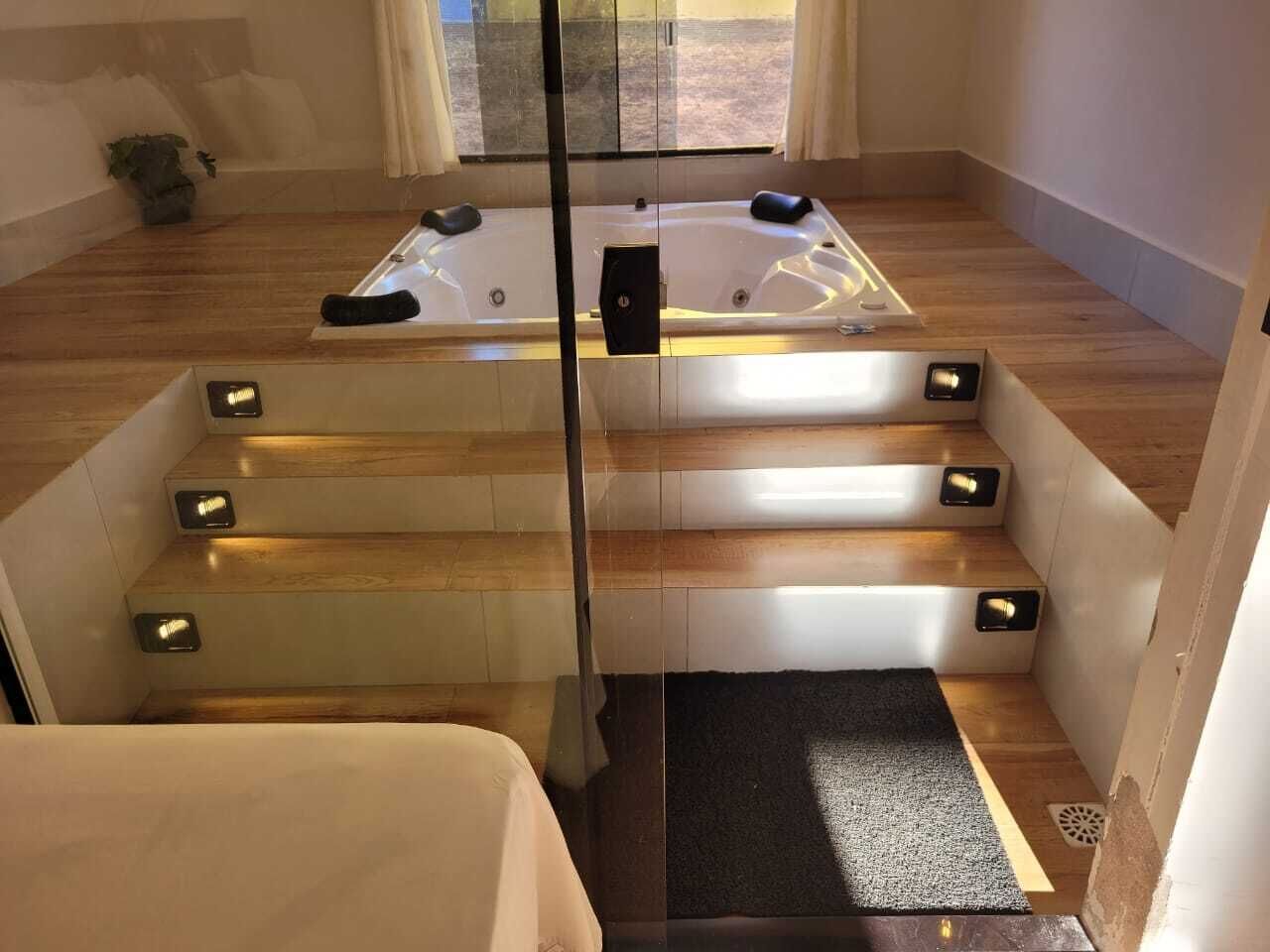 Apartamento luxo | 2 quartos, escrivaninha, espaço de trabalho para notebook
