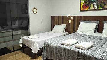Apartamento luxo | 2 quartos, escrivaninha, espaço de trabalho para notebook