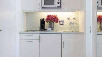 Fridge, microwave, stovetop, coffee/tea maker