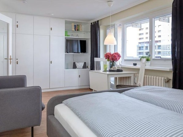 1 bedroom, WiFi, bed sheets