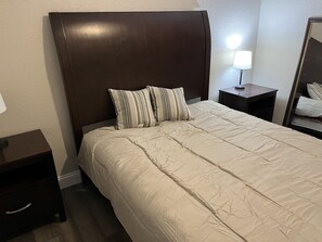 2 chambres, fer et planche à repasser, Wi-Fi, draps fournis