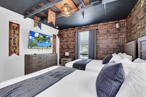 9 bedrooms, free WiFi, bed sheets - 9BED The Goof within 8 miles to Disney (Orlando)