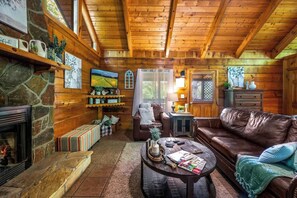 Fernseher, Kamin, Arbeitsbereiche