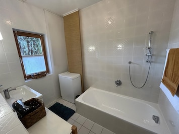Waldzauber Ferienwohnung-Bad2024_3