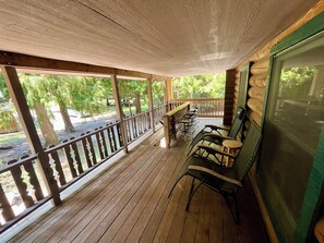 Terrace/patio - 2 Adjacent Cabins near Silverwood w/ Vintage Ice Cream Parlor + Movie Theater (Spirit Lake)