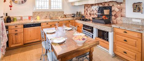 Réfrigérateur, four, plaque de cuisson, lave-vaisselle