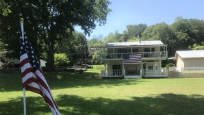 Exterior - Awesome view of and access to Lake Austin! Super nice EISD family home! (Austin)