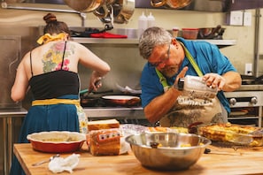 Free daily continental breakfast - Iron Horse Inn Bed & Breakfast (Cle Elum)