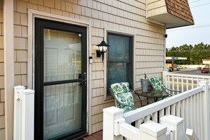 تناول الطعام بالخارج