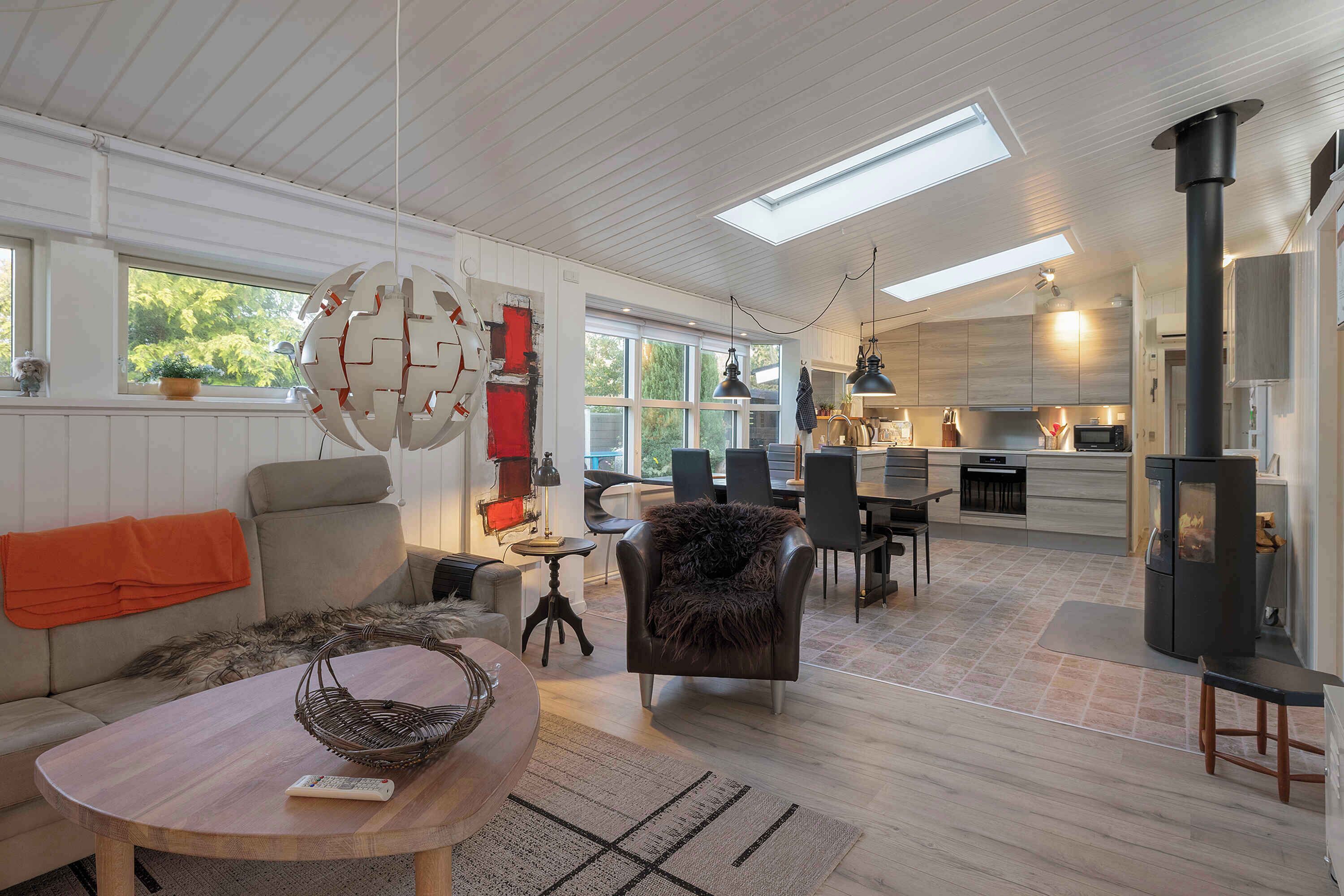 Lareira, DVD player, aparelho de som