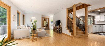 Vineyard Haven | AC | Jacuzzi | Sauna | Private | En Suite |