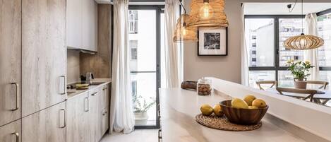 Fridge, oven, stovetop, dishwasher