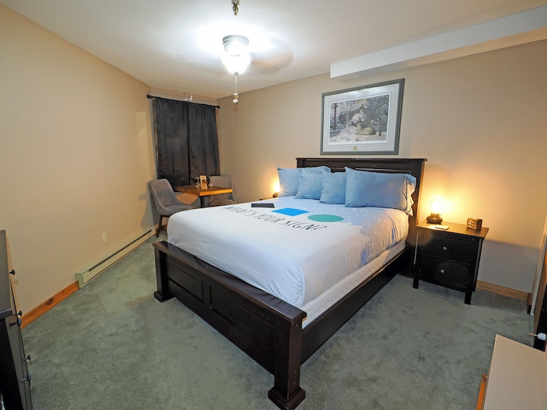Indoor Pool & Hot Tub. Beautiful 2 Bedroom Condo Within 3 Min Walk To Village. - Big White Ski Resort, BC