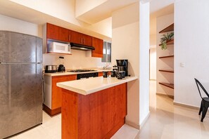 Fridge, microwave, oven, stovetop