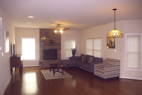 Family Friendly Luxury Villa in Springfield VA