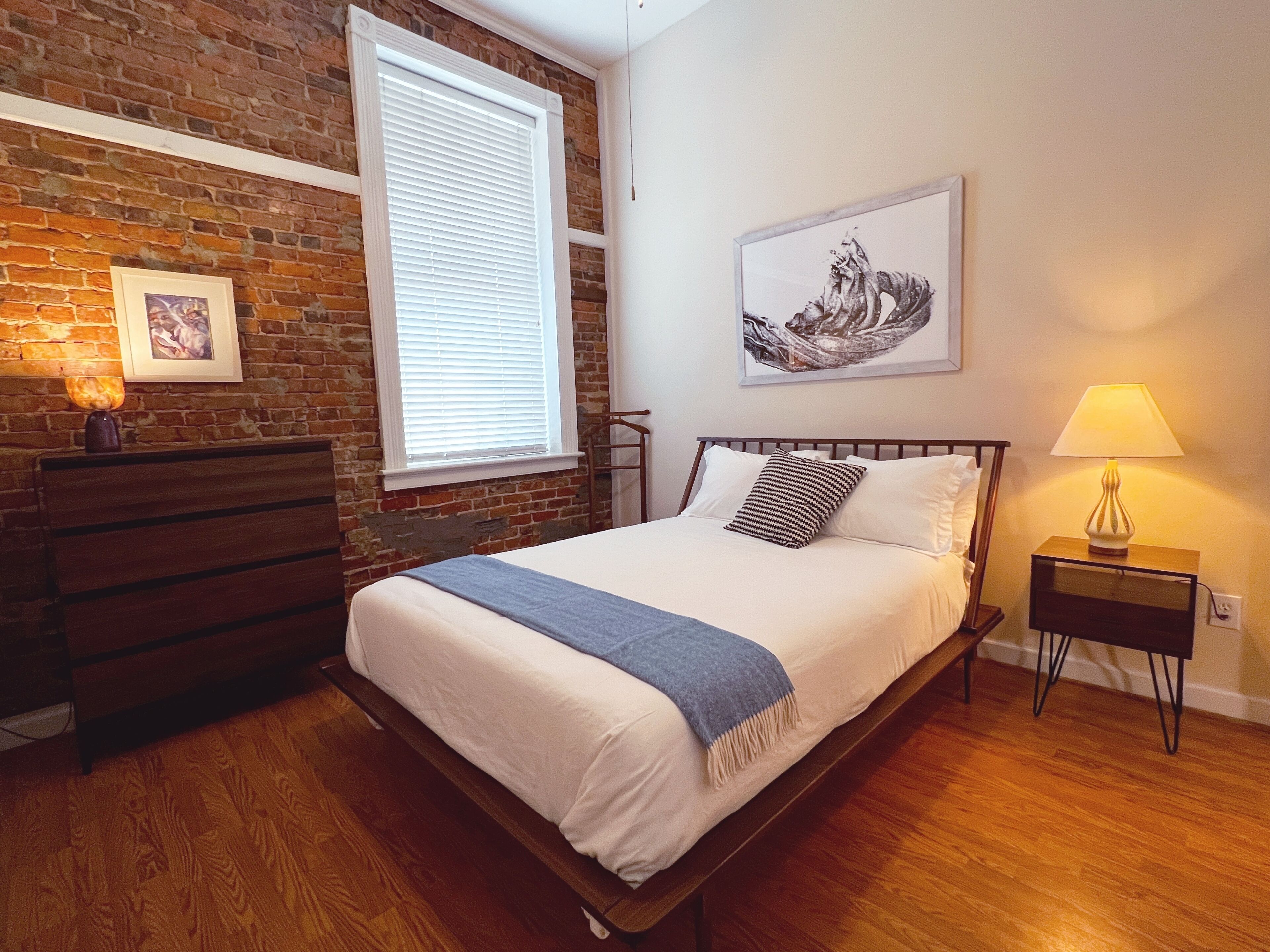 1 habitación, tabla de planchar con plancha, wifi y ropa de cama 