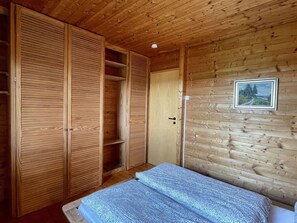 2 dormitorios, cuna de viaje, wifi gratis y ropa de cama