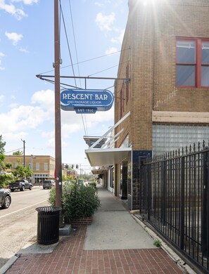 المنشأة من الخارج