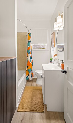 مجففات شعر، مناشف، صابون، شامبو