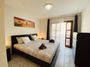 3 bedrooms, iron/ironing board, Internet, bed sheets