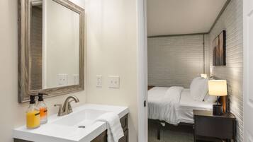 Basic Townhome | Bathroom