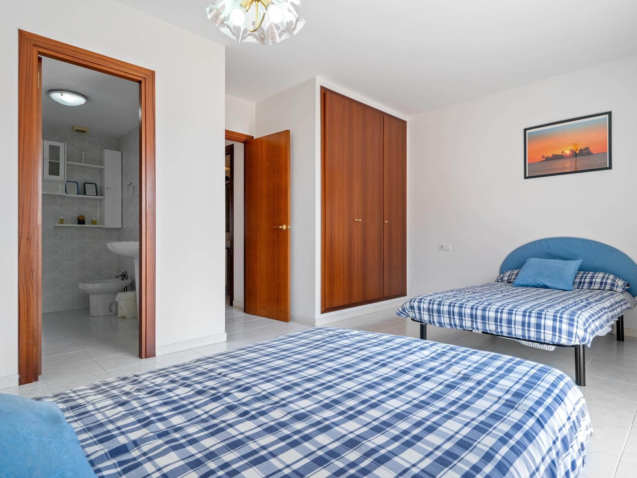 4 chambres, fer et planche à repasser, Wi-Fi, draps fournis