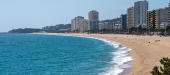 House with barbecue and parking 1km beach