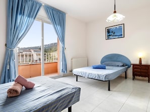 4 dormitorios, tabla de planchar con plancha, wifi y ropa de cama