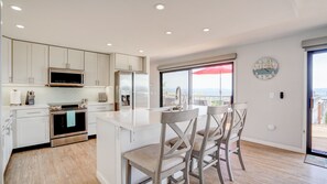 Fridge, microwave, oven, stovetop - Beautiful waterfront Lakehouse w/ stunning sunset views! (Upper Lake)