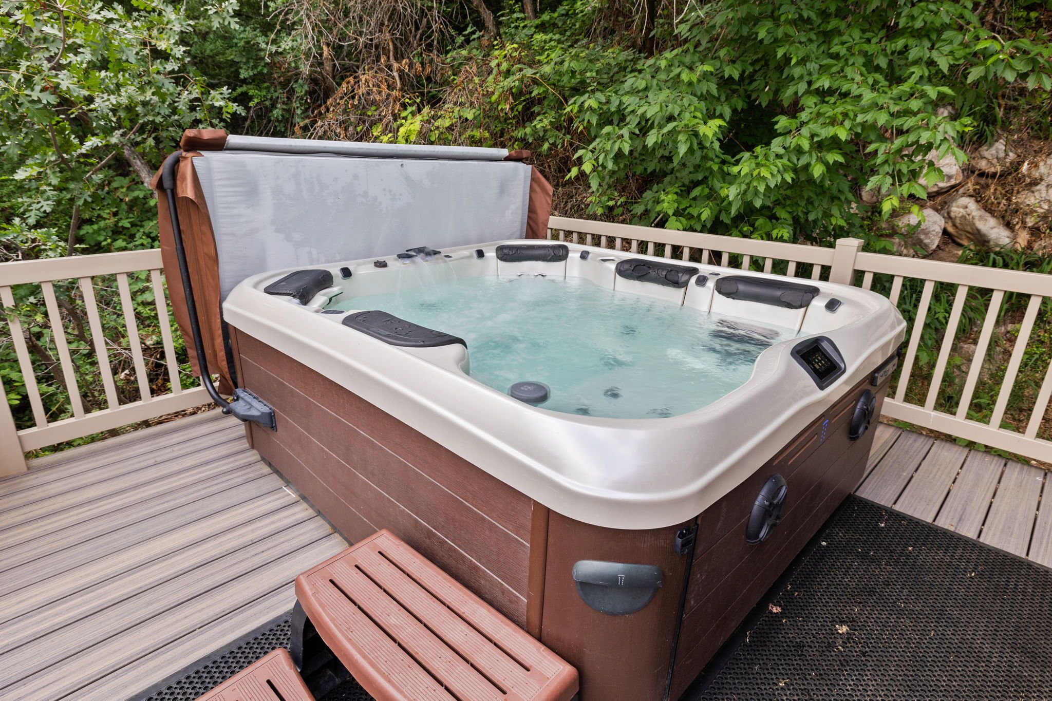 Outdoor spa tub
