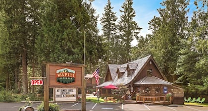 Little Blue House near Crystal Mountain & Mount Rainier