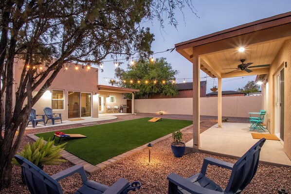 Terrace/patio - Sam Hughes Bungalows - B - Walkable to the University of Arizona, Large Backyard (Tucson)