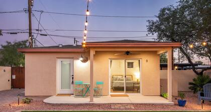 Sam Hughes Bungalows - B - Walkable to the University of Arizona, Large Backyard