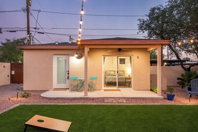 Sam Hughes Bungalows - B - Walkable to the University of Arizona, Large Backyard