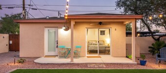 Sam Hughes Bungalows - B - Walkable to the University of Arizona, Large Backyard