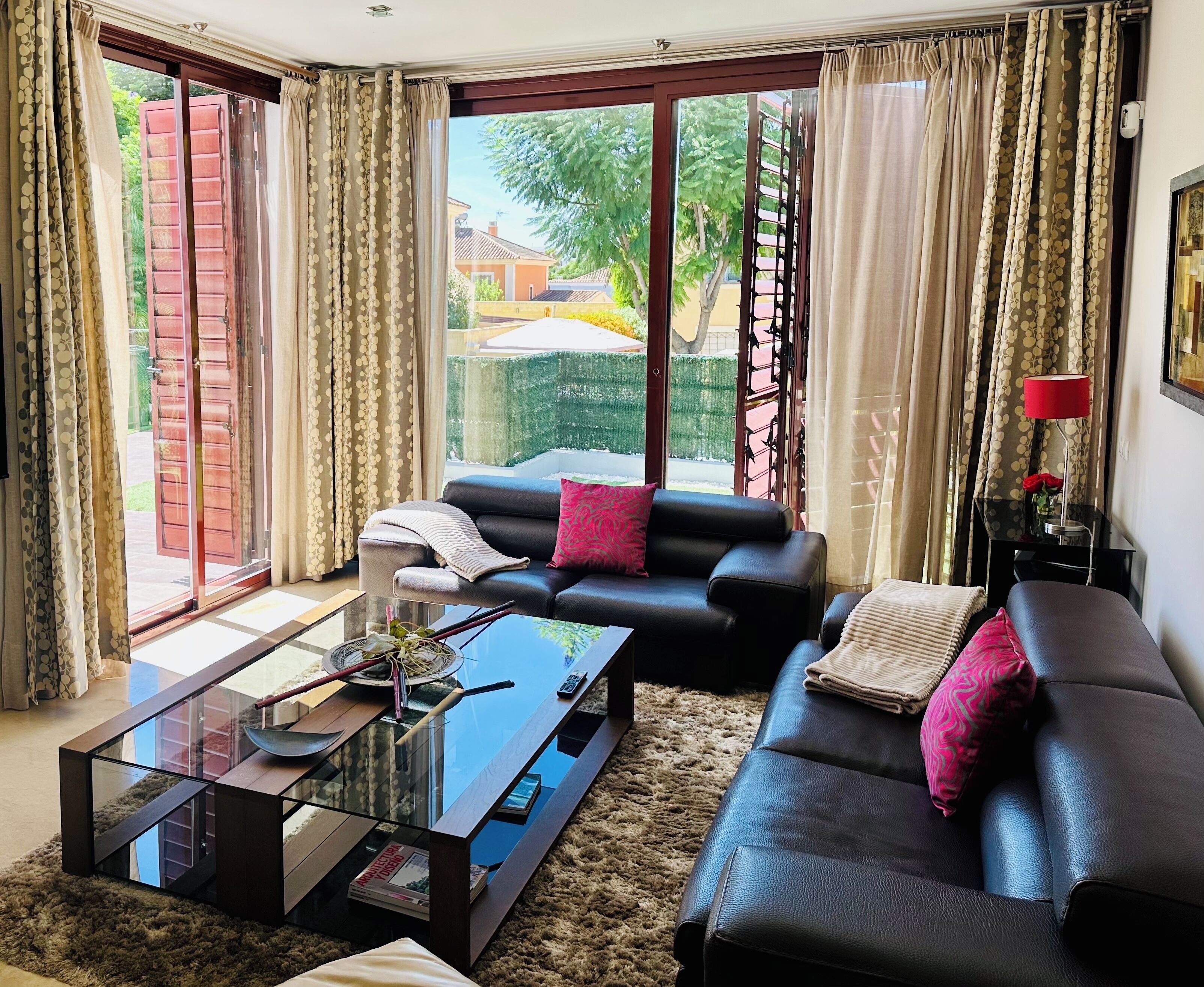 TV connectée, lecteur de DVD, livres, médiathèque