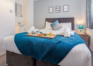 5 chambres, bureau, fer et planche à repasser, Wi-Fi gratuit