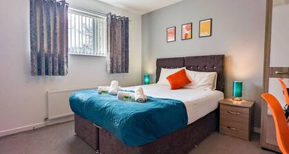 Budget House w/ 5 Bedroom up to 10 beds | Outfield