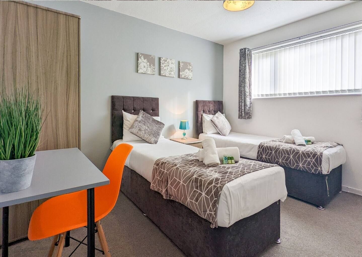 5 bedrooms, desk, iron/ironing board, free WiFi