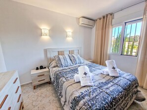 6 bedrooms, iron/ironing board, free WiFi, bed sheets - Villa near the town and beaches of Moraira (Moraira)
