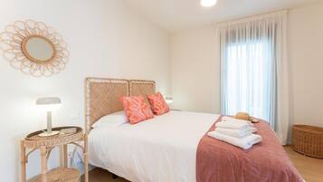 2 bedrooms, iron/ironing board, Internet, bed sheets