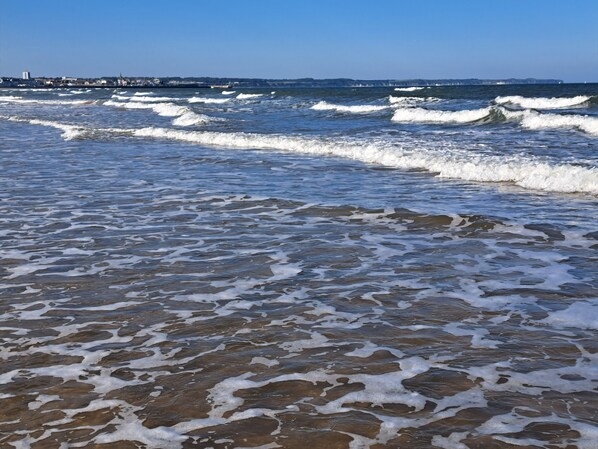 Una spiaggia nelle vicinanze
