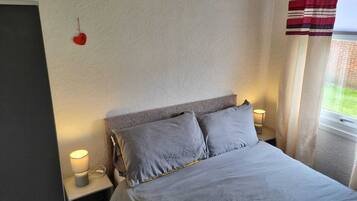 2 bedrooms, iron/ironing board, WiFi, bed sheets