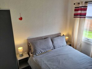 2 bedrooms, iron/ironing board, WiFi, bed sheets