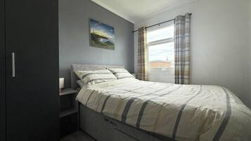 2 bedrooms, iron/ironing board, WiFi, bed sheets