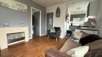 TV, fireplace