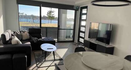 New Ground Floor 2 Bed/2 Bath Apartment Marina