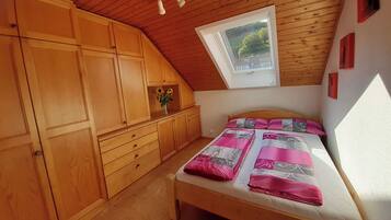 3 Schlafzimmer, Schreibtisch, kostenloses WLAN, Bettwäsche