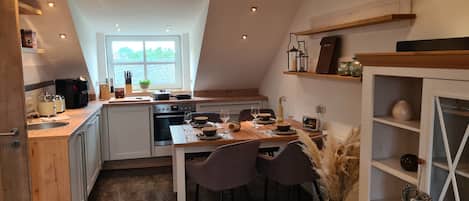 Fridge, oven, stovetop, dishwasher