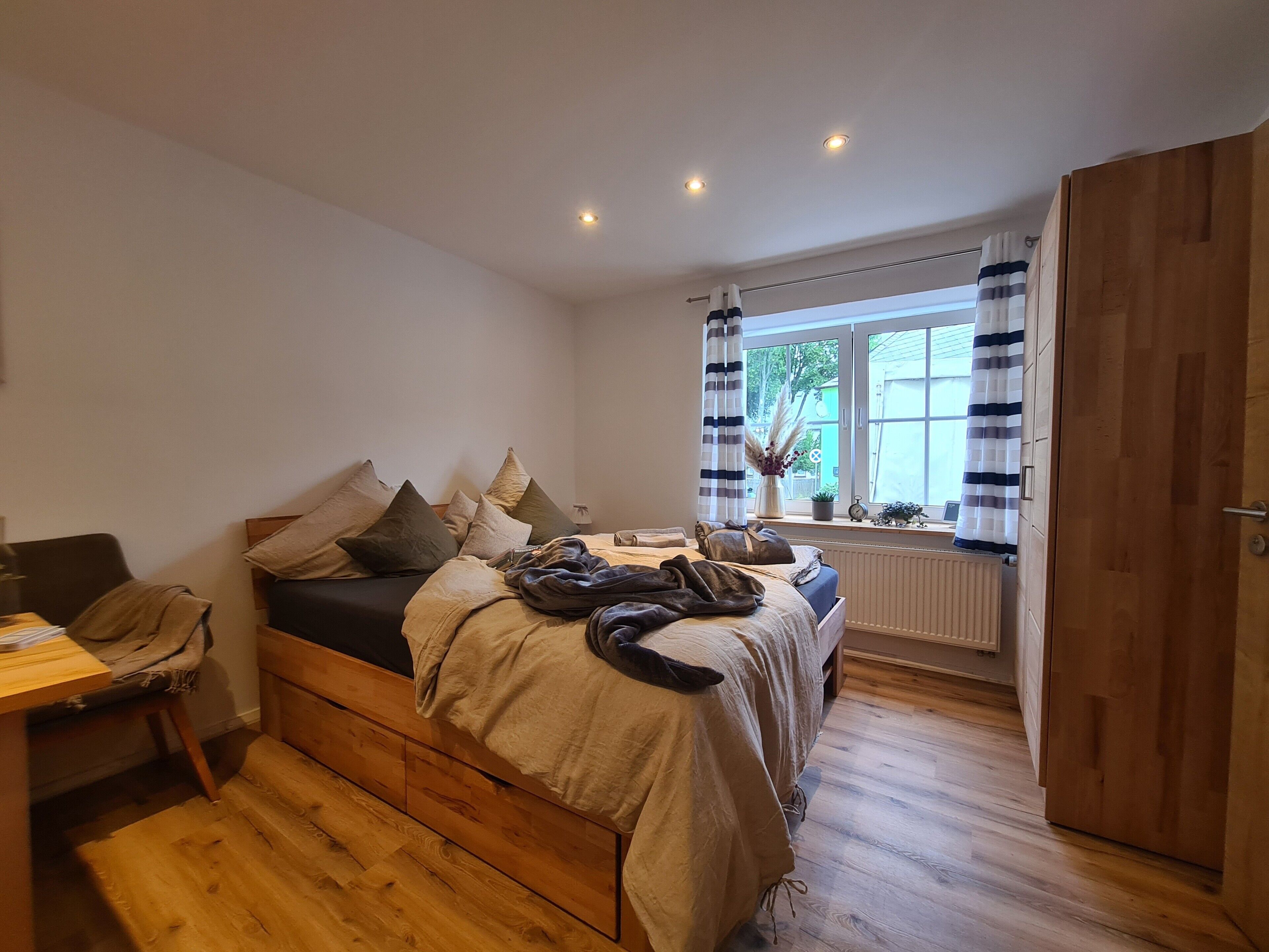 Free WiFi, bed sheets